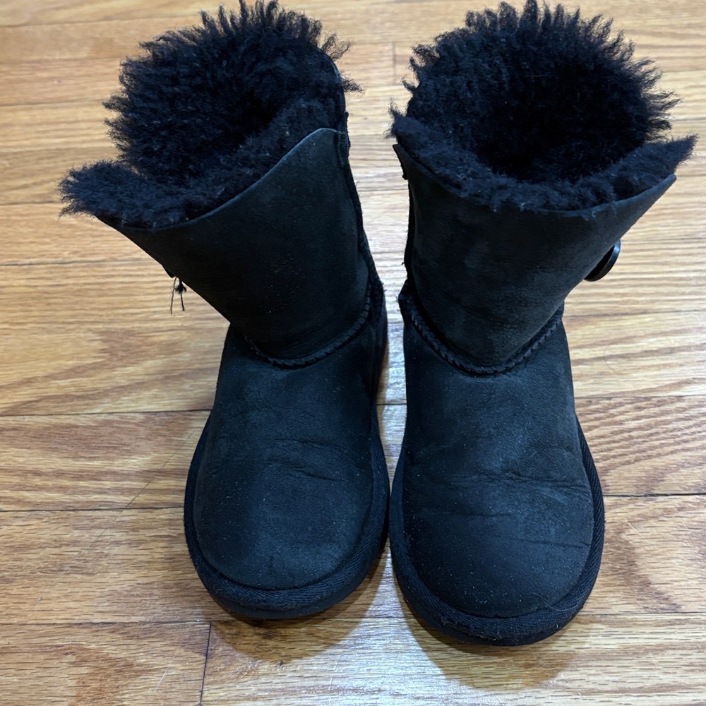 UGG Girls Boots - Picture 7 of 7